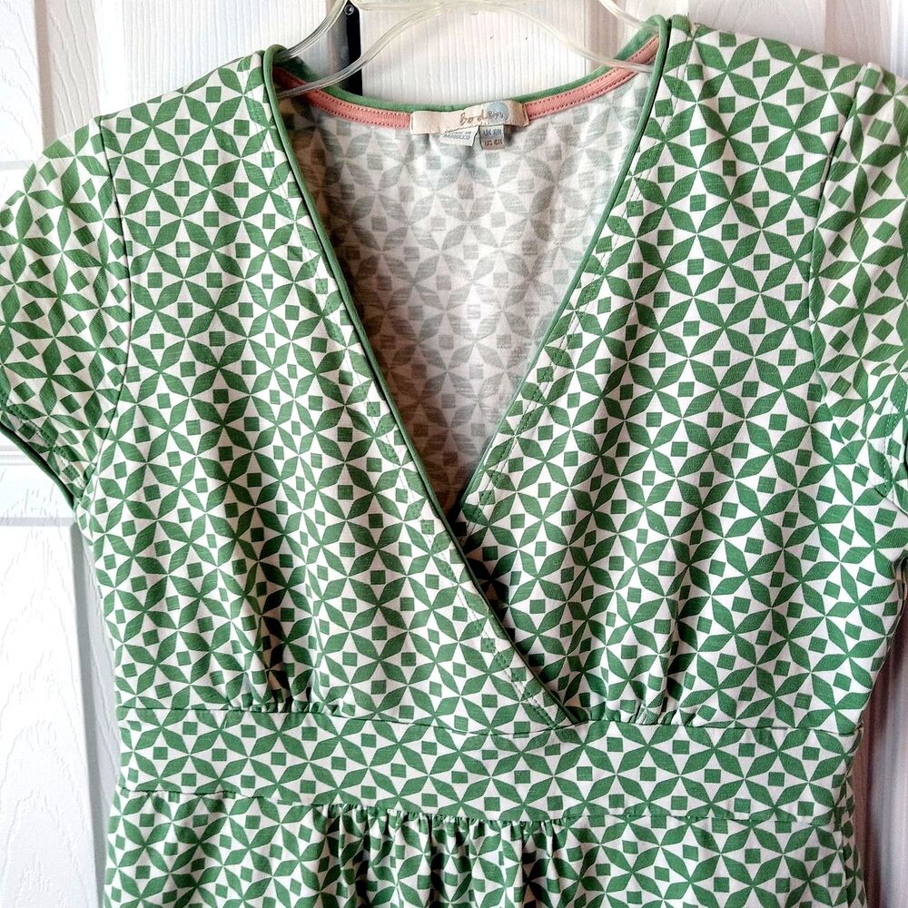 Boden Size US 4 UK 8 Green and White Knit Dress Geometric Print